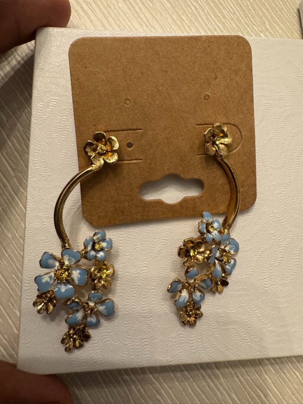 NWOT OSCAR DE LA RENTA Hand Painted Flower Drop Earrings Blue Gold-Tone